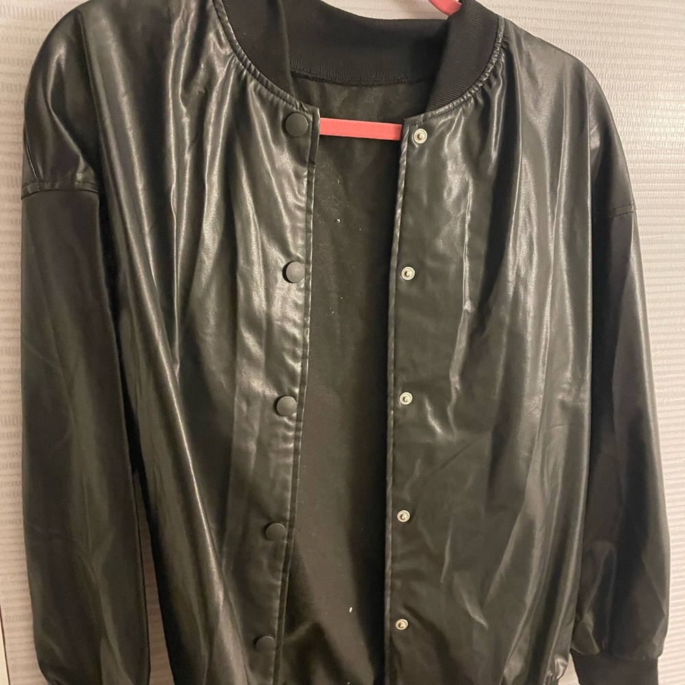 leather jacket - Picture 2 of 3